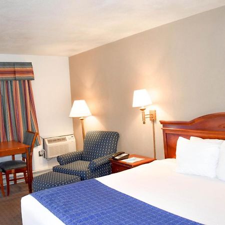 Attleboro Motor Inn Bagian luar foto