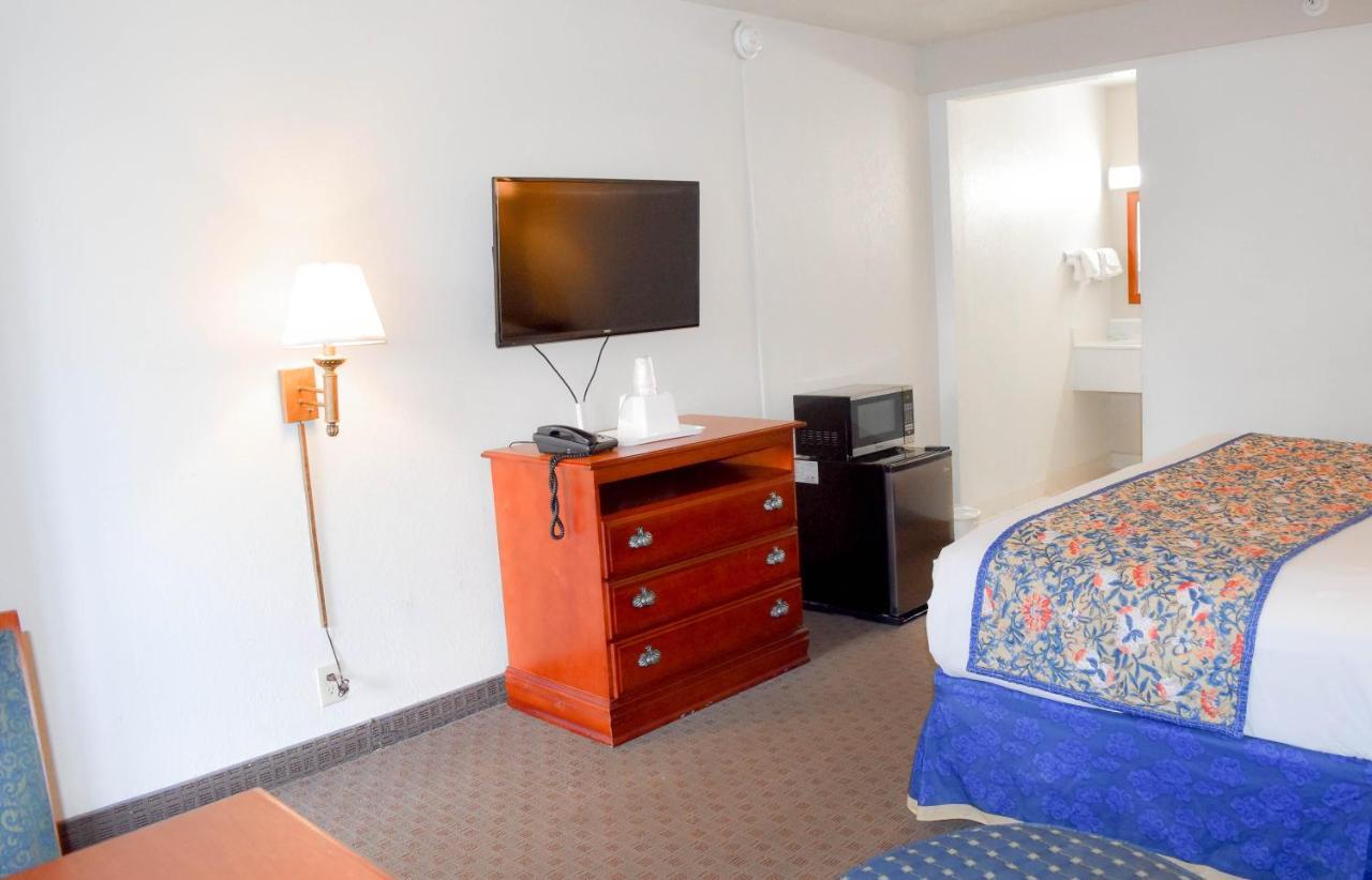 Attleboro Motor Inn Bagian luar foto