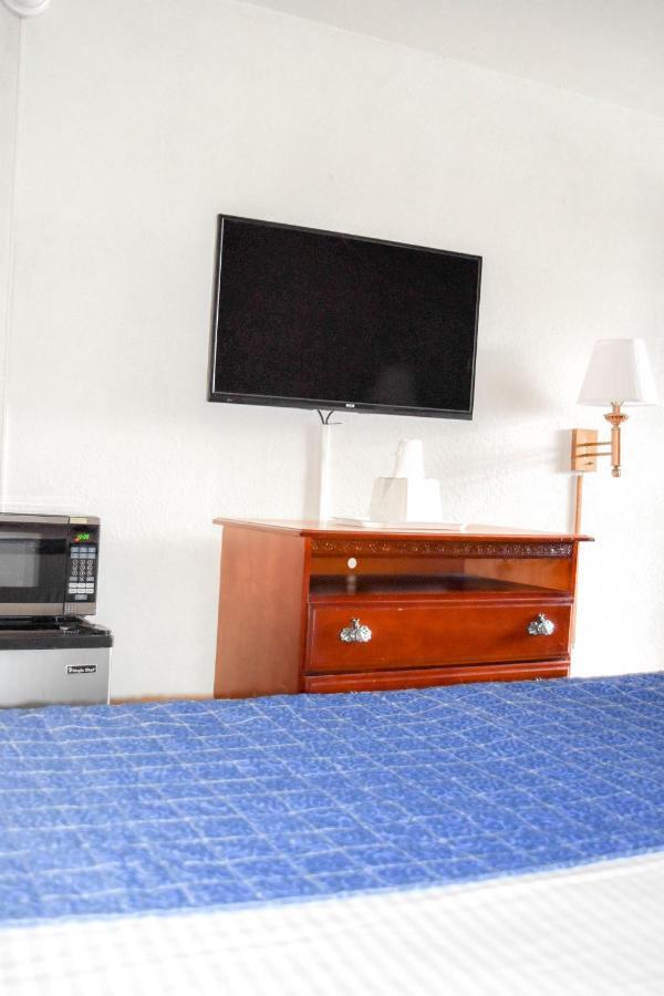 Attleboro Motor Inn Bagian luar foto