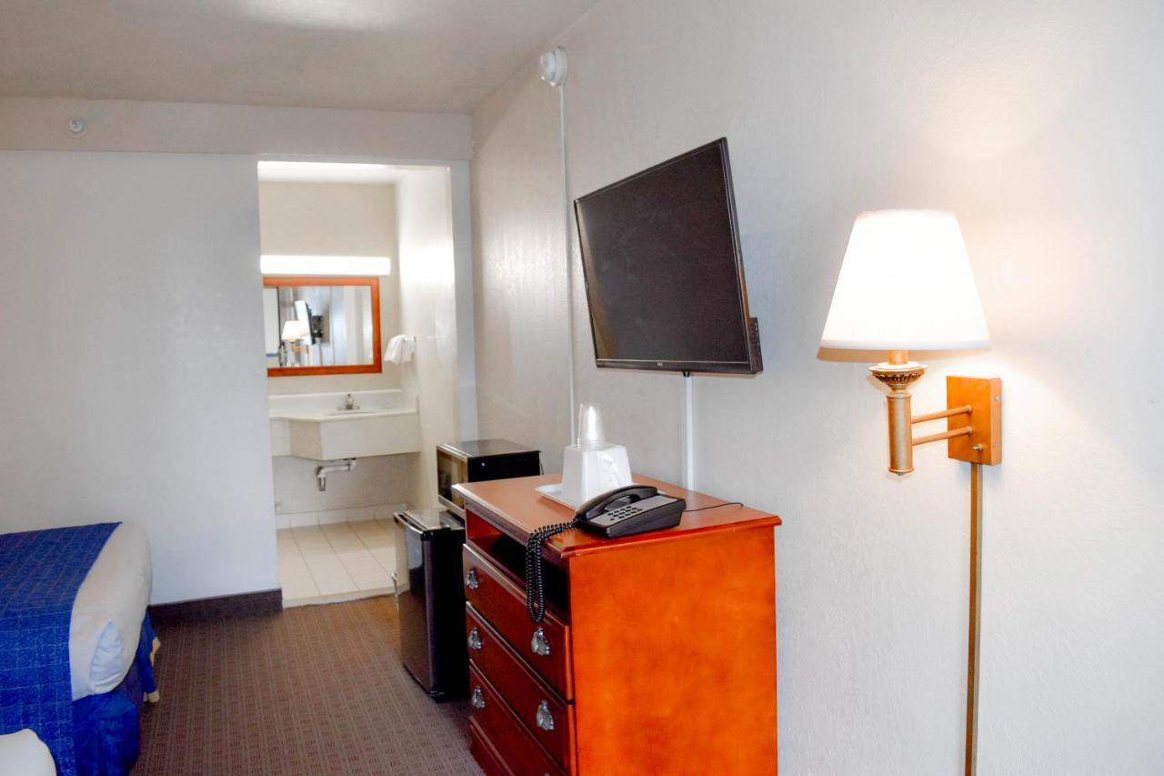 Attleboro Motor Inn Bagian luar foto