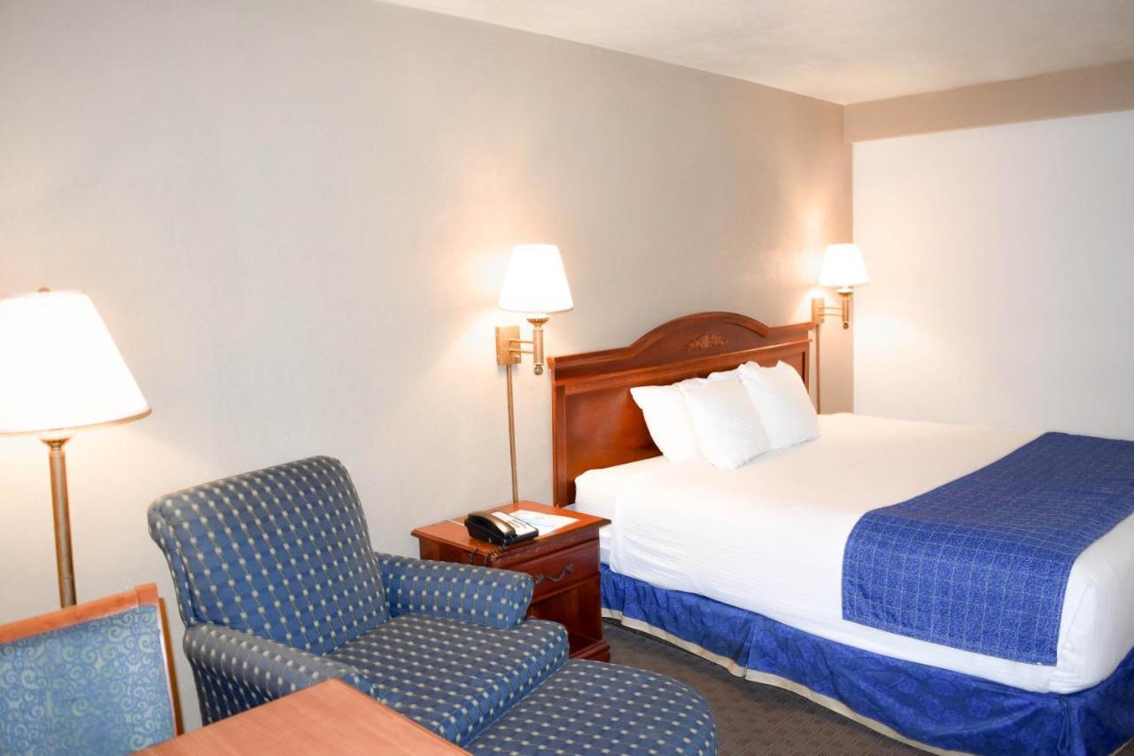 Attleboro Motor Inn Bagian luar foto