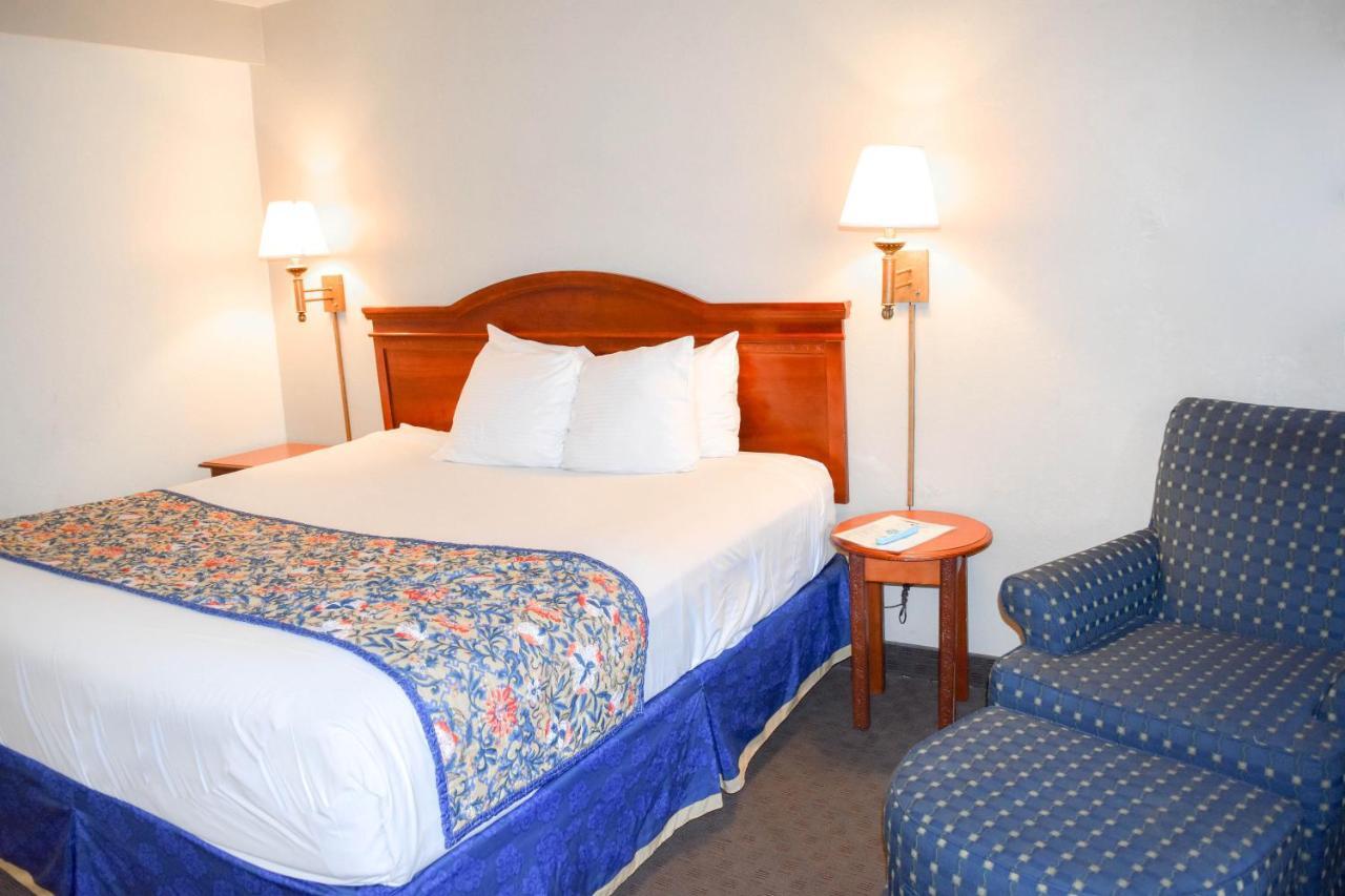 Attleboro Motor Inn Bagian luar foto